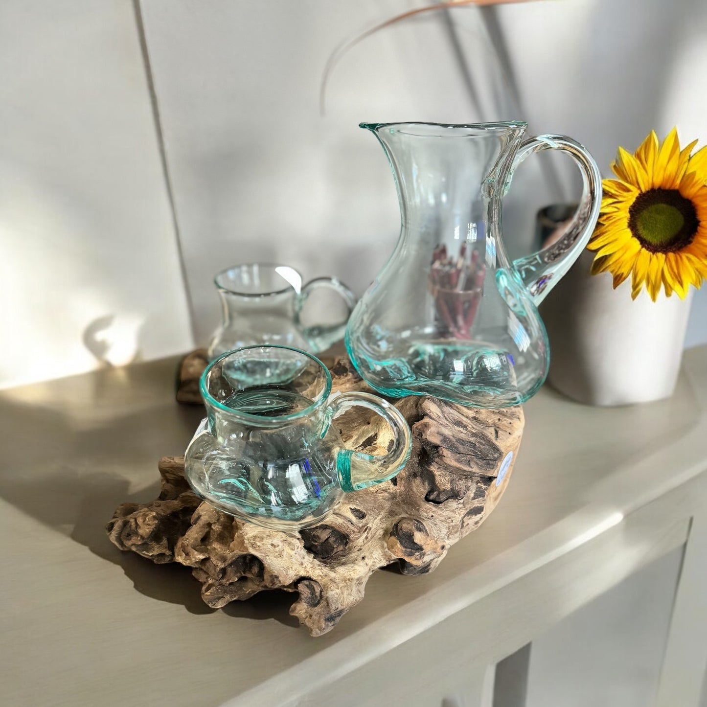 Wasserkrug auf Treibholz mit 2 Glaskrügerl 35-40 cm breit
