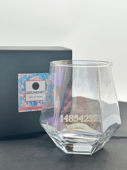 Glas mit Gravur Zahlen von Grabavoi Gesundheit
